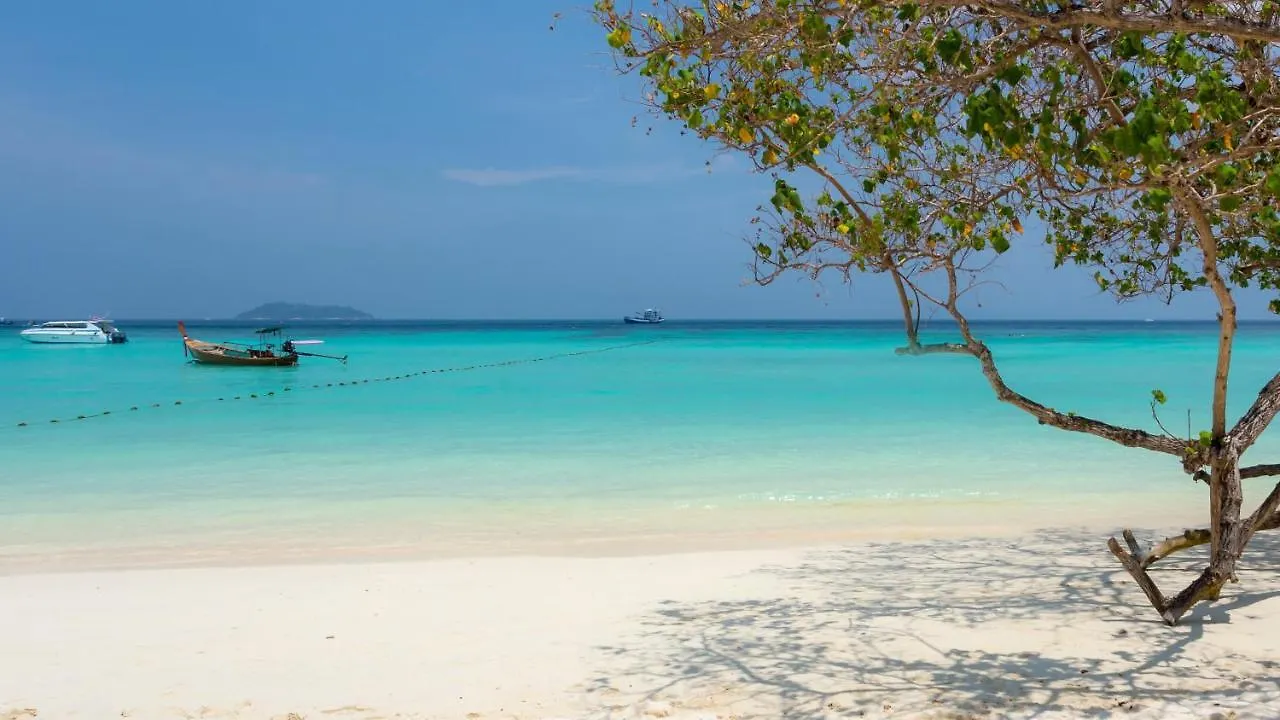 Phi Phi Holiday Resort, Leam Tong Beach
