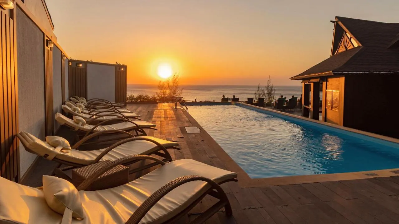 Phi Phi Holiday Resort, Leam Tong Beach