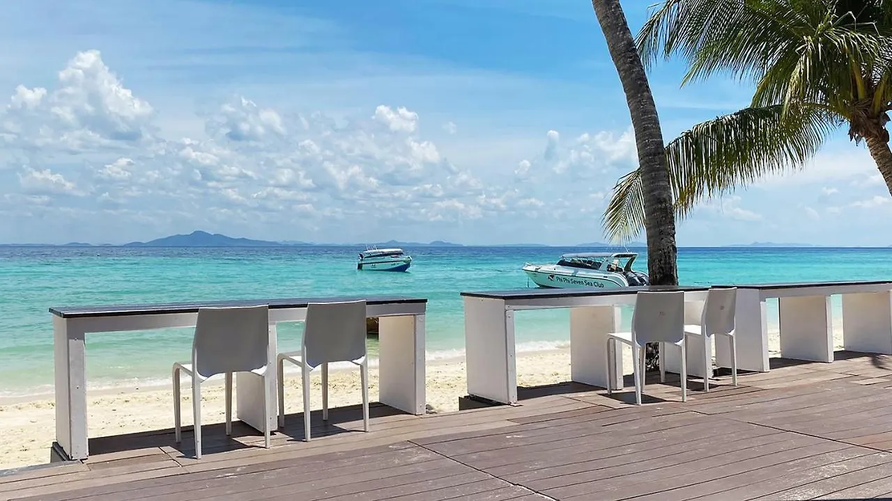 Resort Phi Phi Holiday Resort, Leam Tong Beach