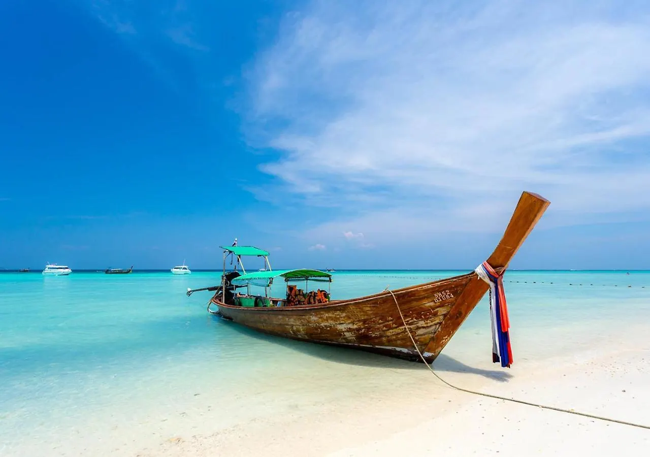 **** Resort Phi Phi Holiday Resort, Leam Tong Beach Thailand