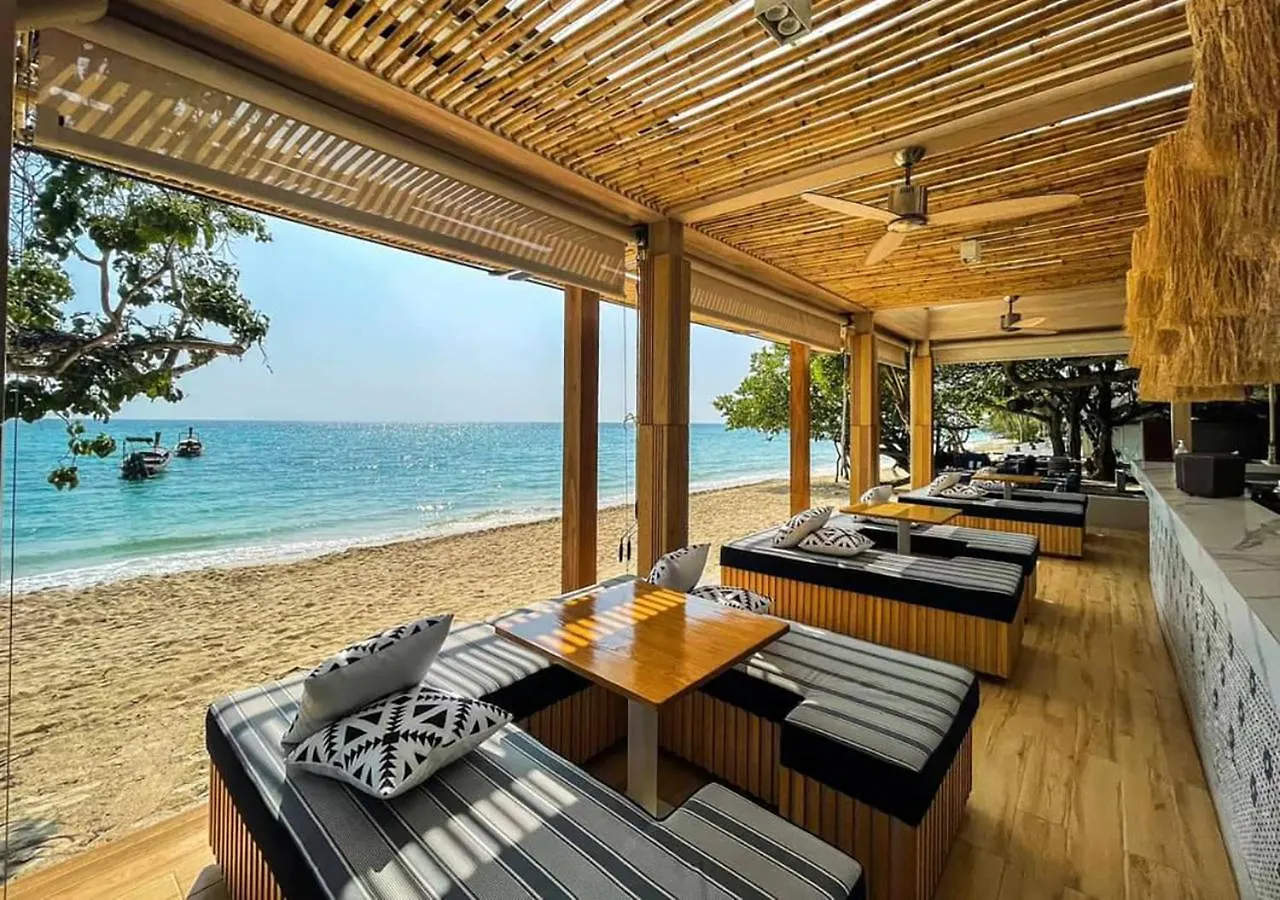 Resort Phi Phi Holiday Resort, Leam Tong Beach