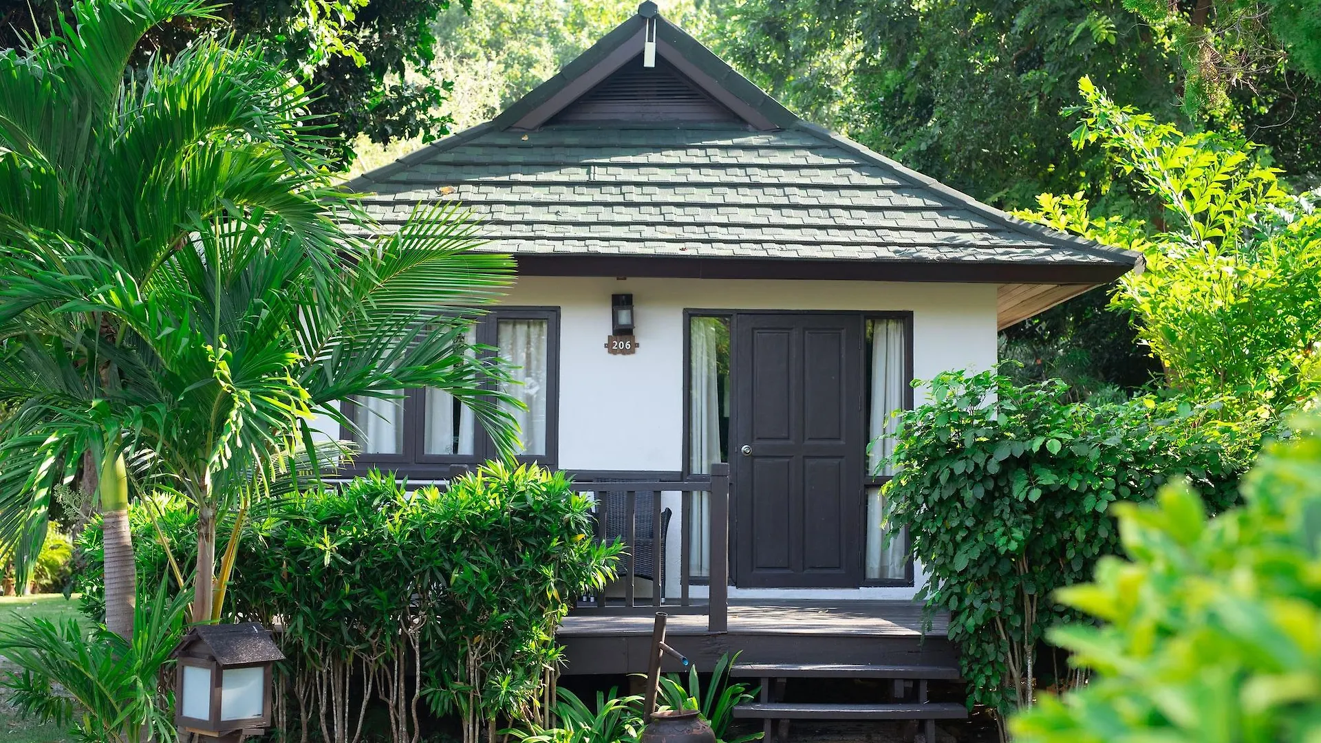 Phi Phi Holiday Resort, Leam Tong Beach