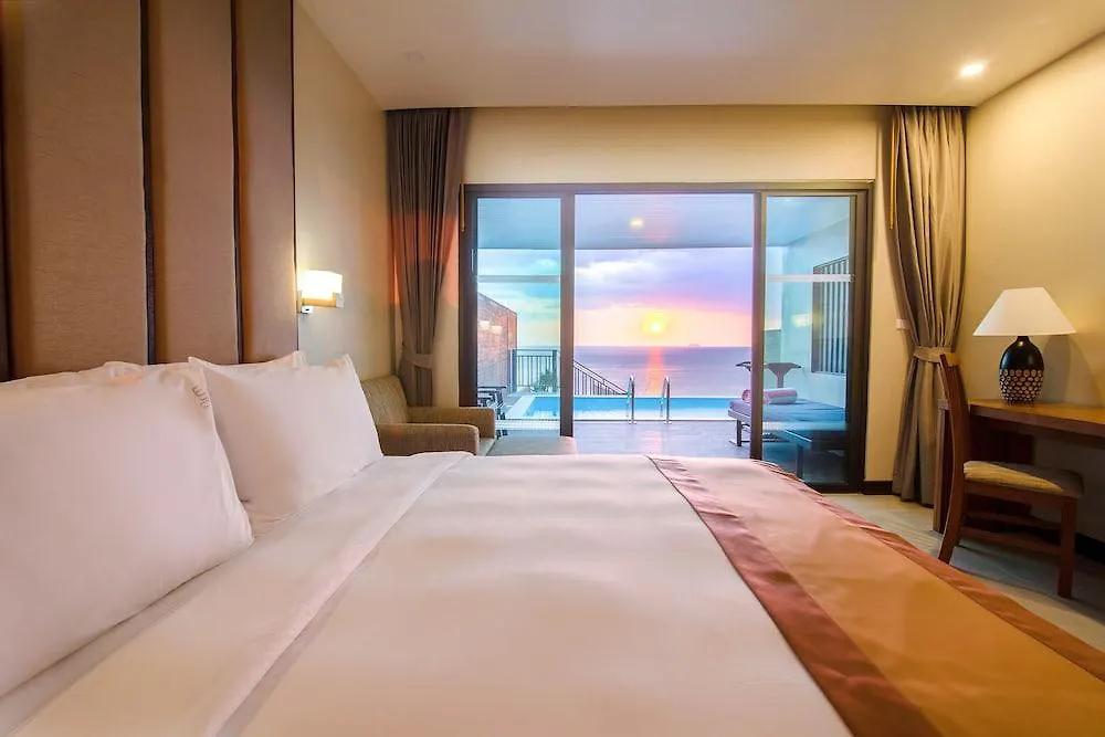 Phi Phi Holiday Resort, Leam Tong Beach Thailand