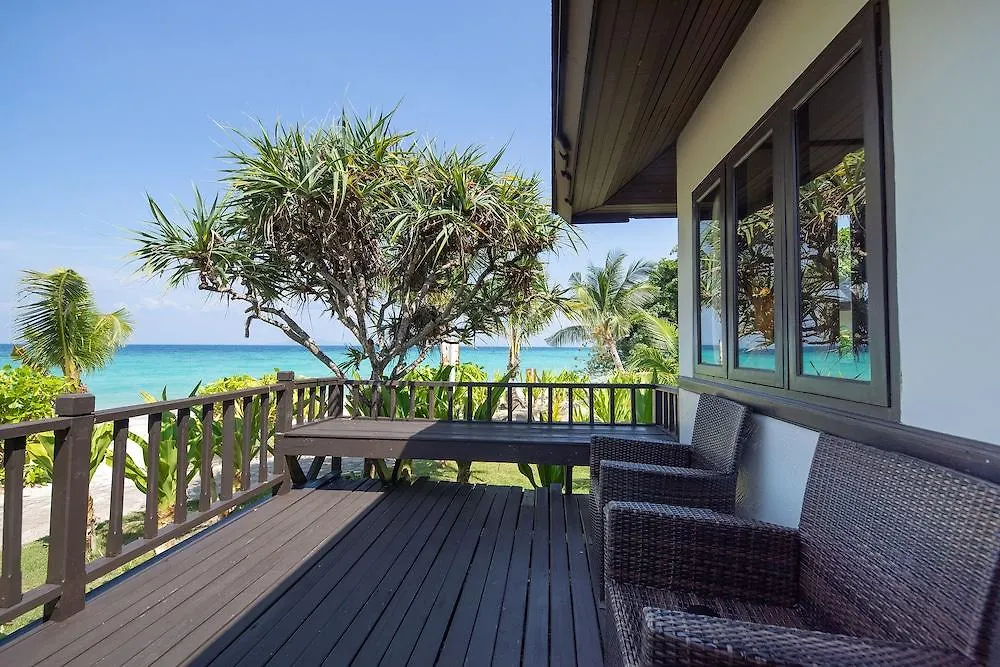 Resort Phi Phi Holiday Resort, Leam Tong Beach