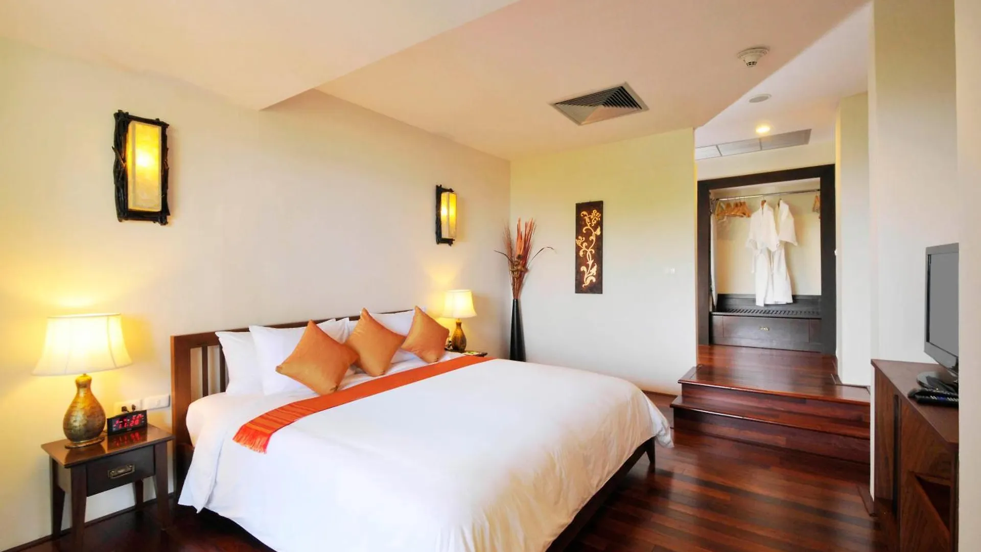 Phi Phi Holiday Resort, Leam Tong Beach Phi Phi Don