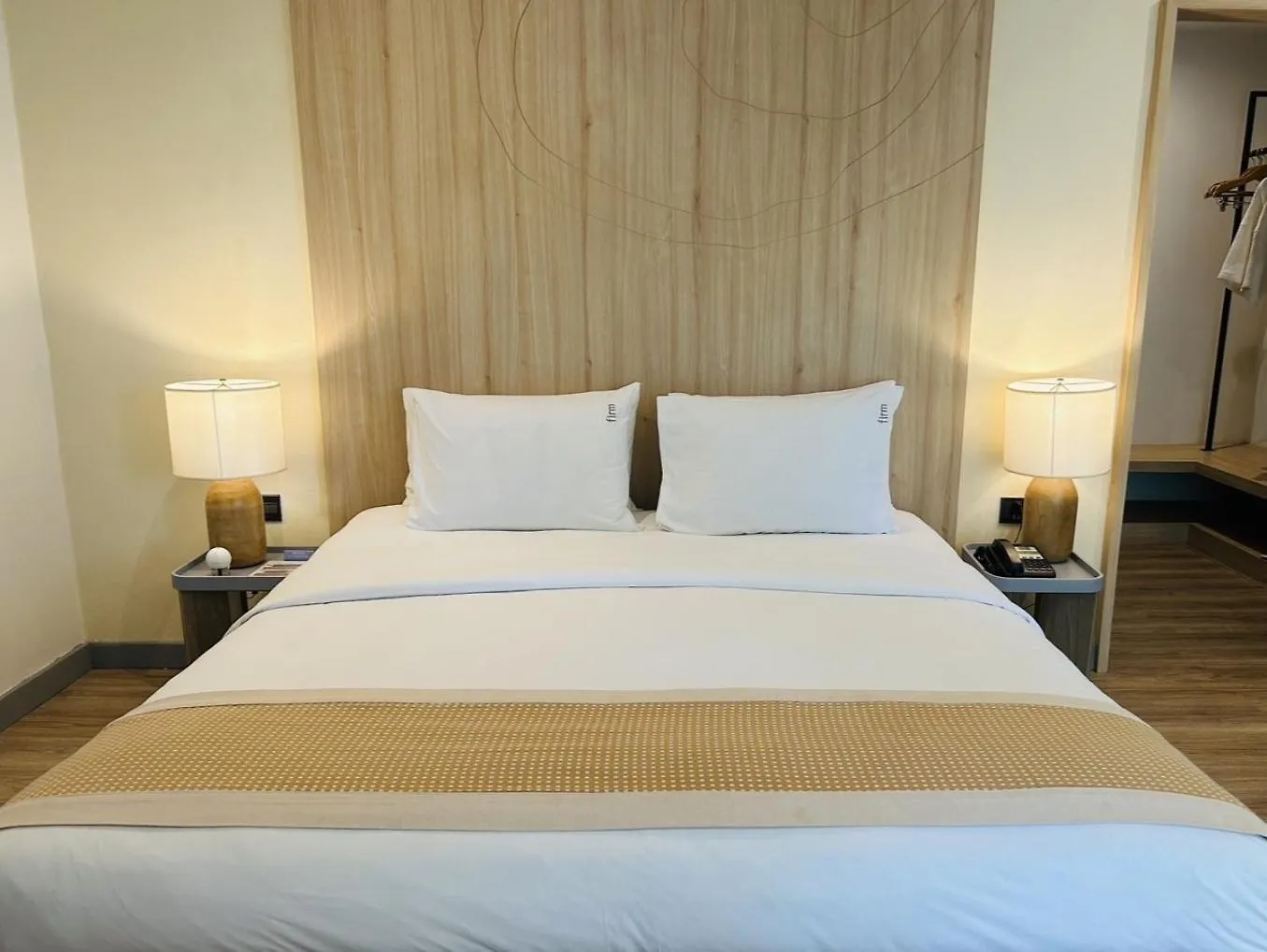 Phi Phi Holiday Resort, Leam Tong Beach