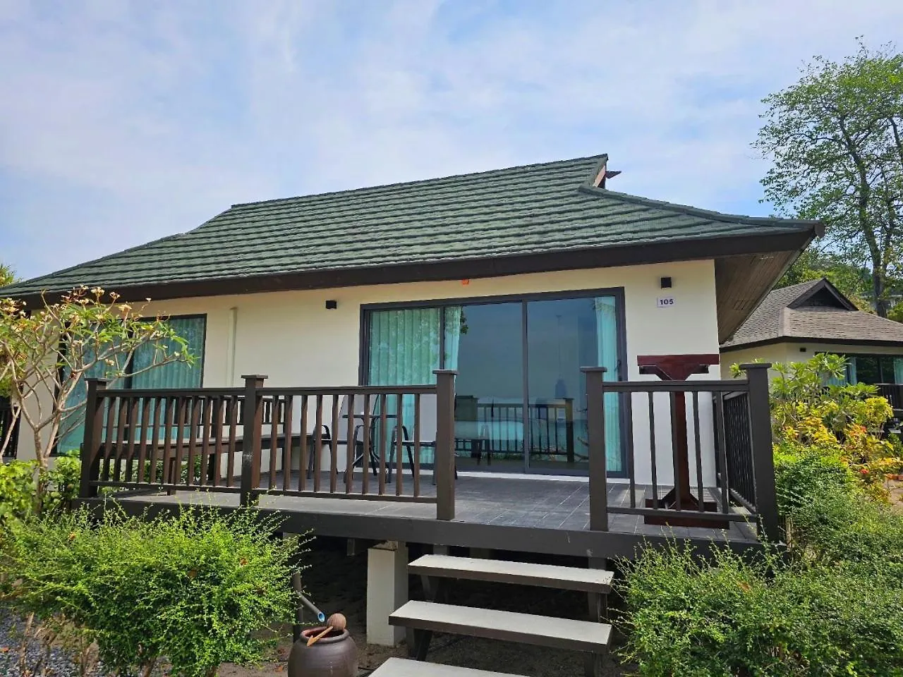 Phi Phi Holiday Resort, Leam Tong Beach 4*, Phi Phi Don Thailand