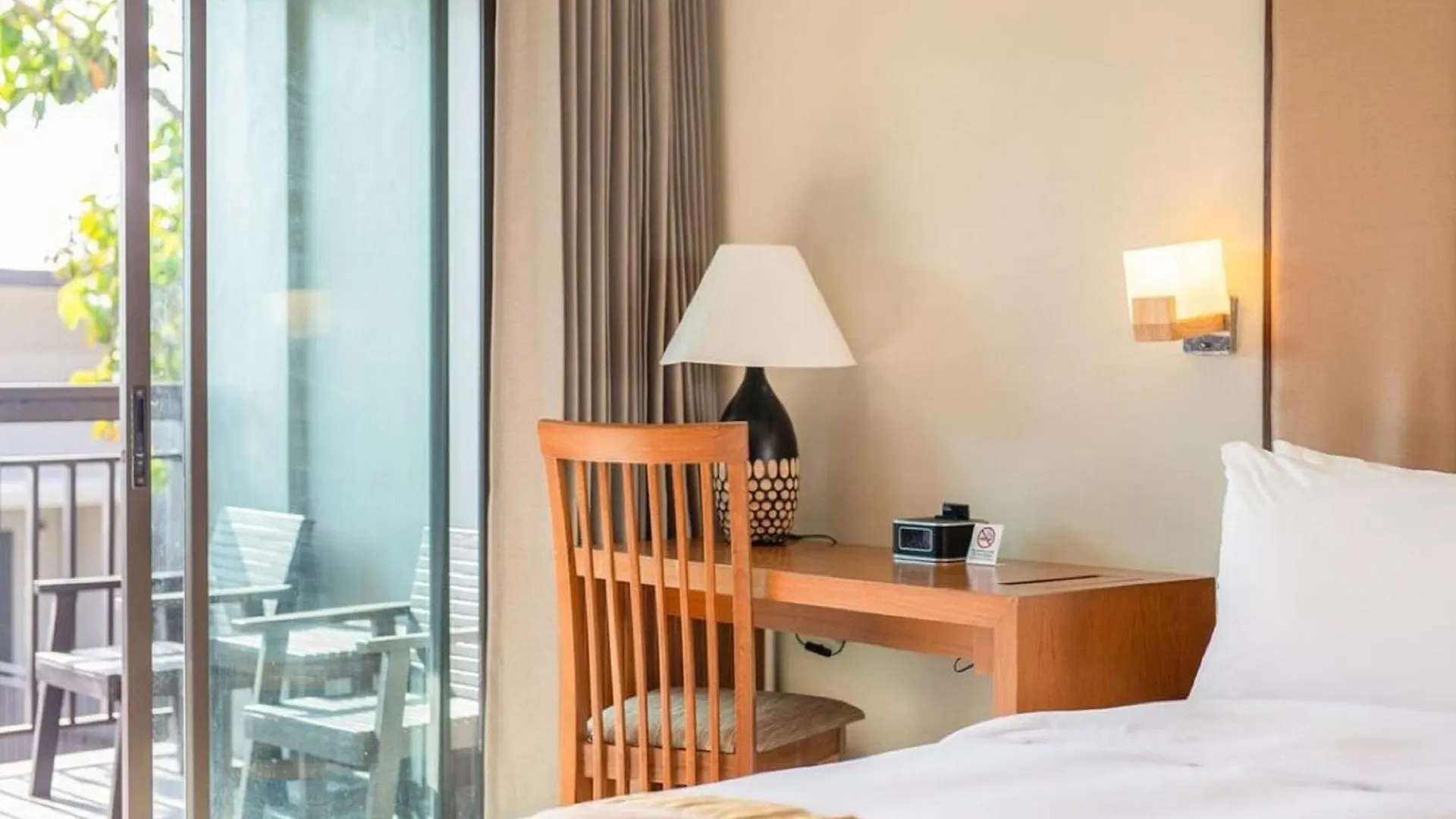 Phi Phi Holiday Resort, Leam Tong Beach Resort