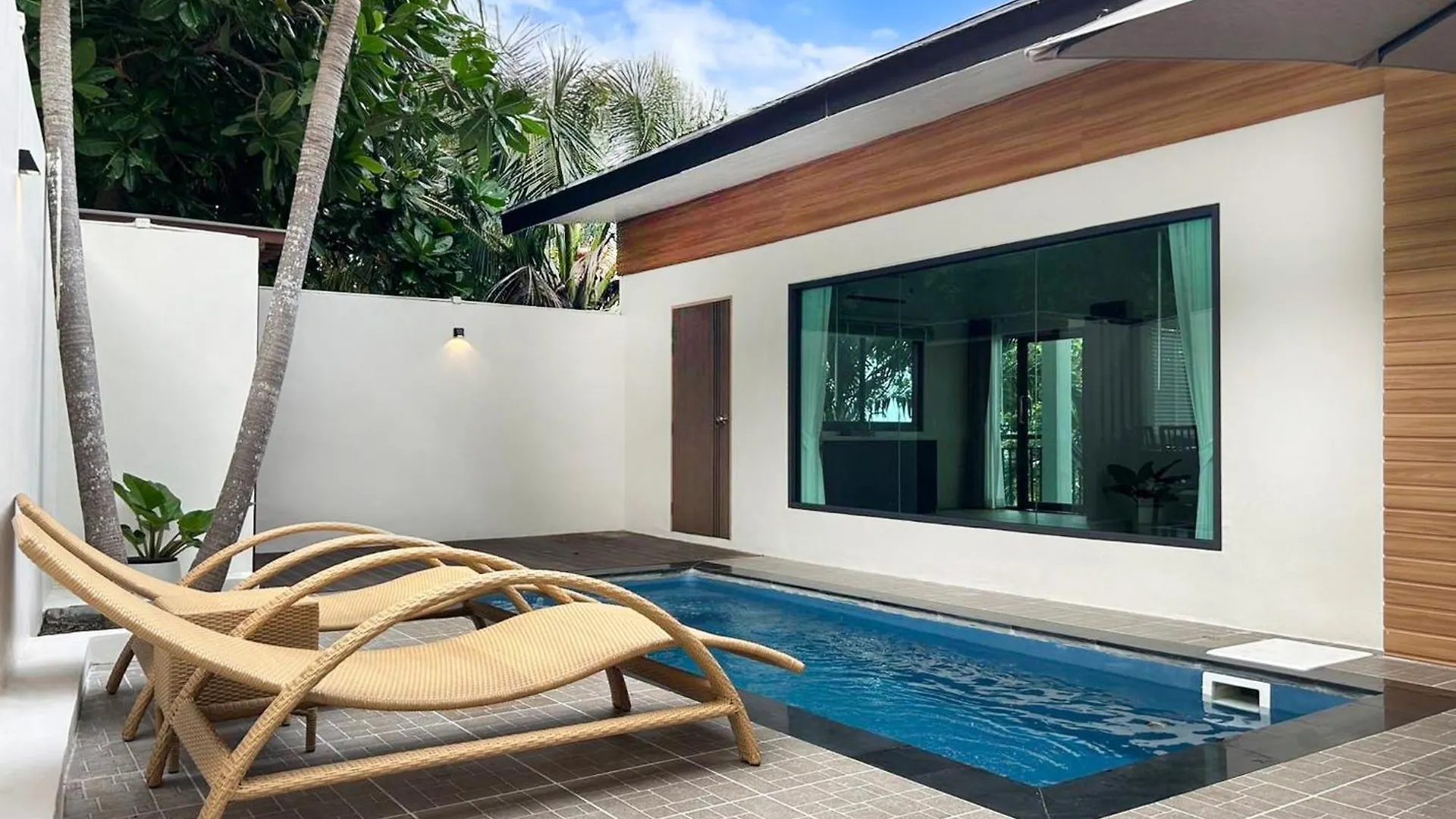 Phi Phi Holiday Resort, Leam Tong Beach Thailand