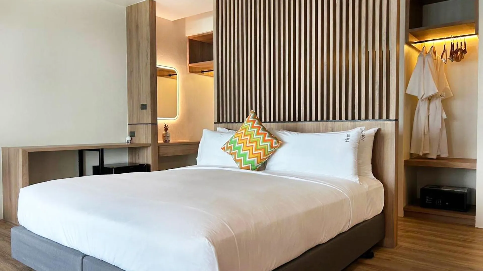 Phi Phi Holiday Resort, Leam Tong Beach 4*, Phi Phi Don Thailand