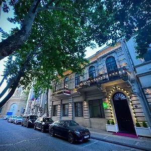 https://garden-nizami.aboutbakuhotels.com