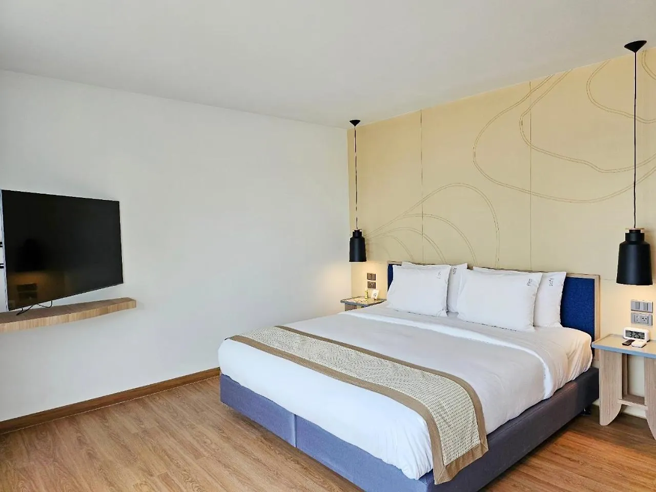 Rezort Phi Phi Holiday Resort, Leam Tong Beach