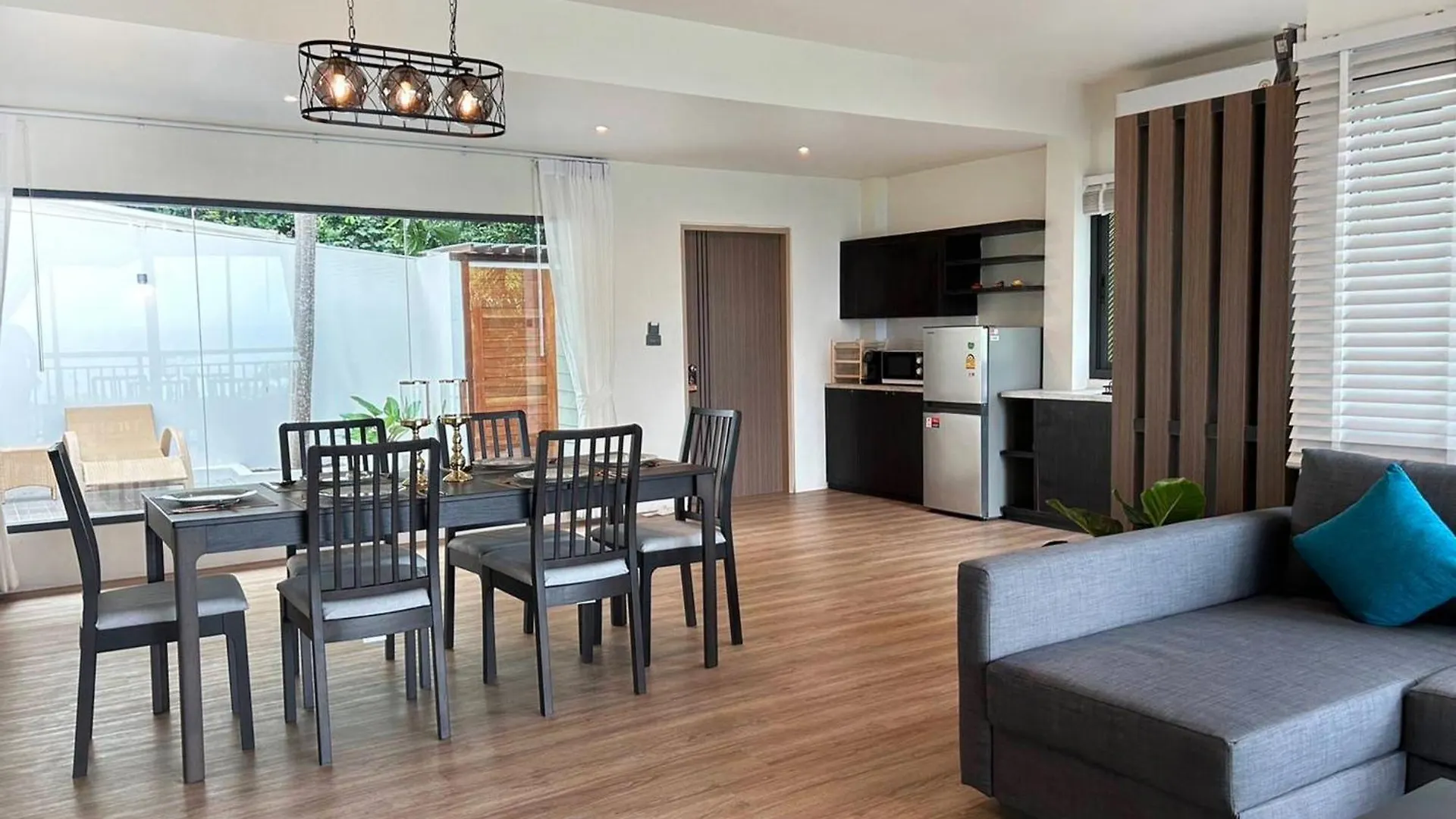 Rezort Phi Phi Holiday Resort, Leam Tong Beach