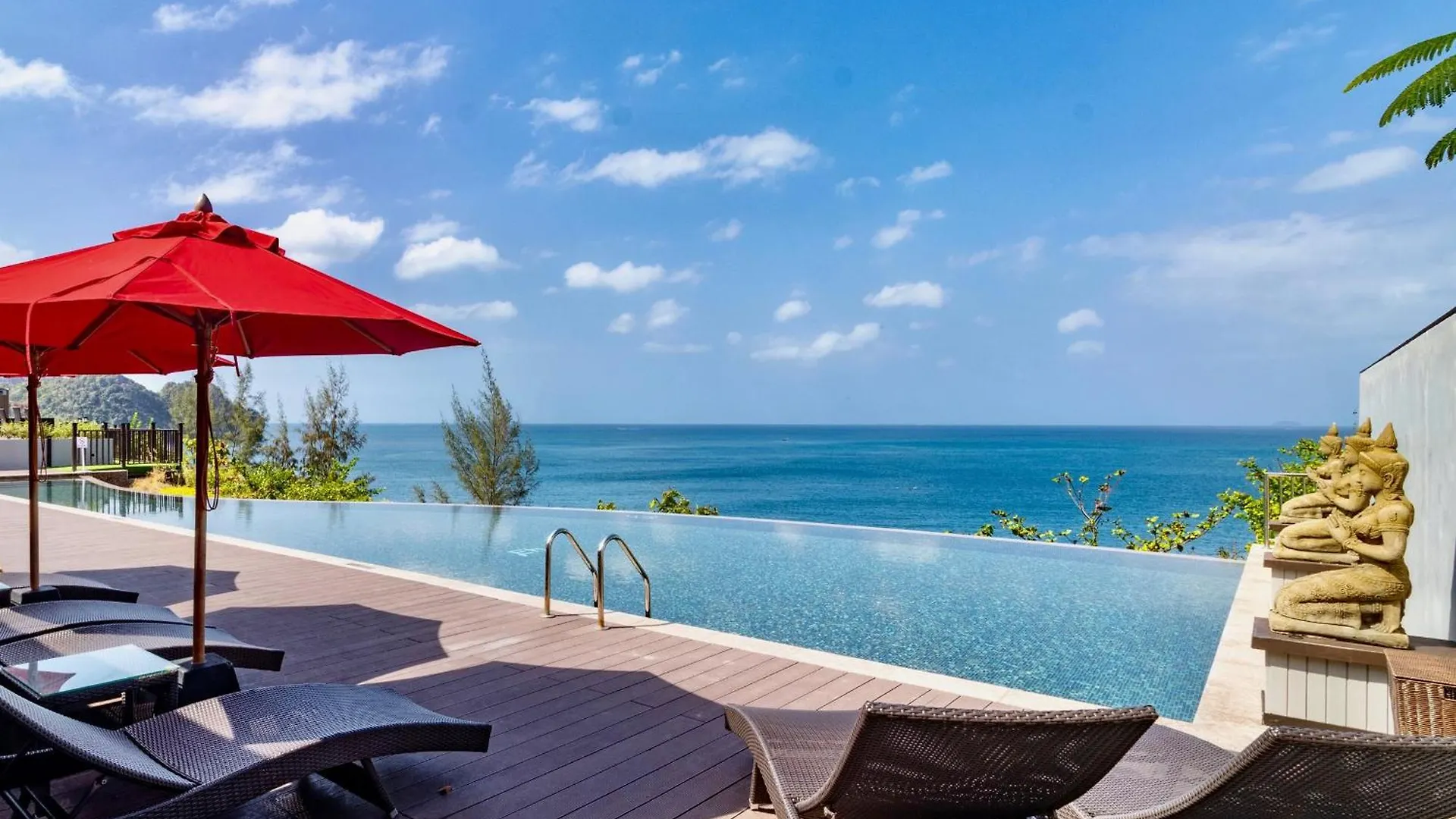 Phi Phi Holiday Resort, Leam Tong Beach