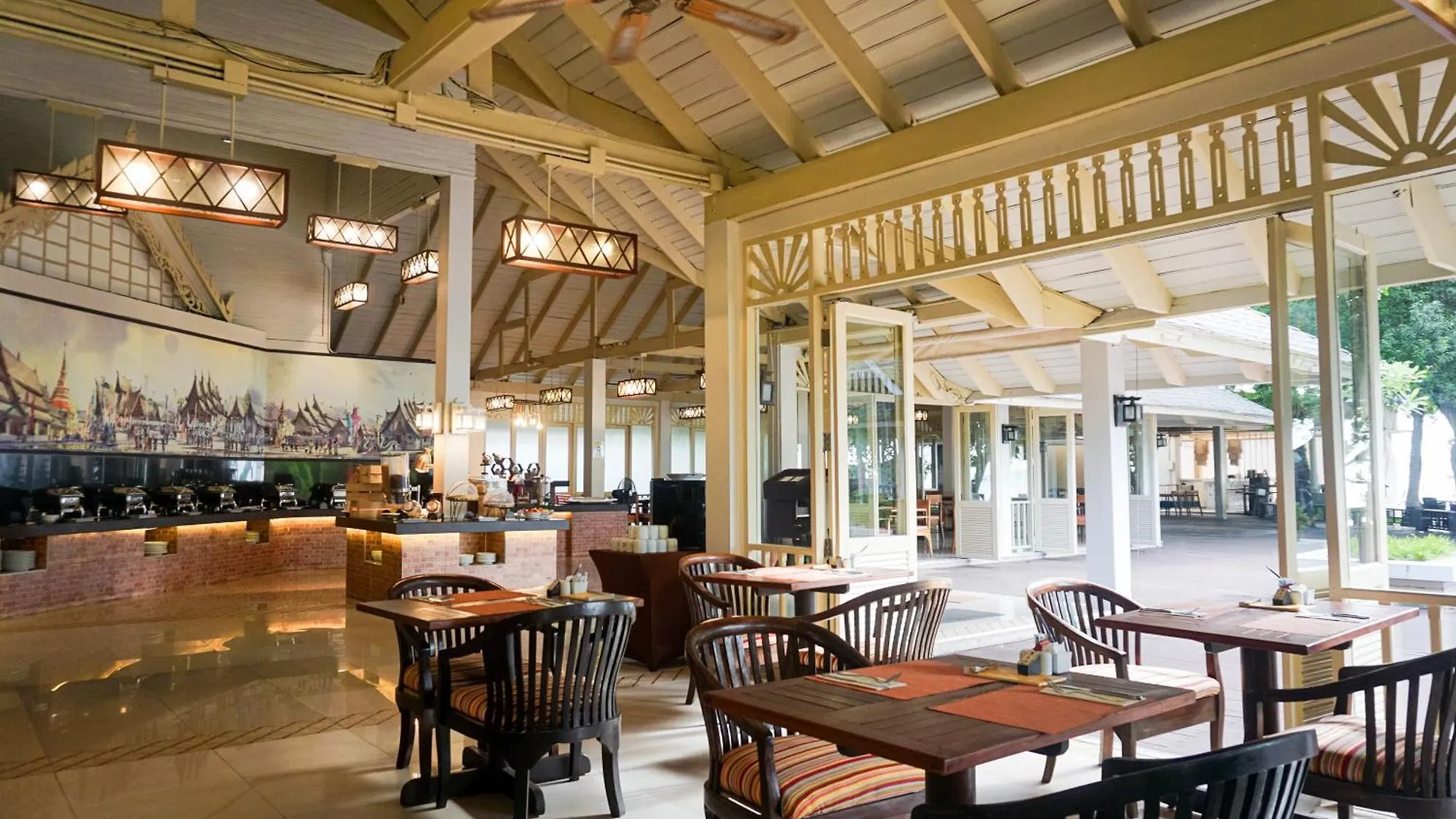 **** Rezort Phi Phi Holiday Resort, Leam Tong Beach Thajsko