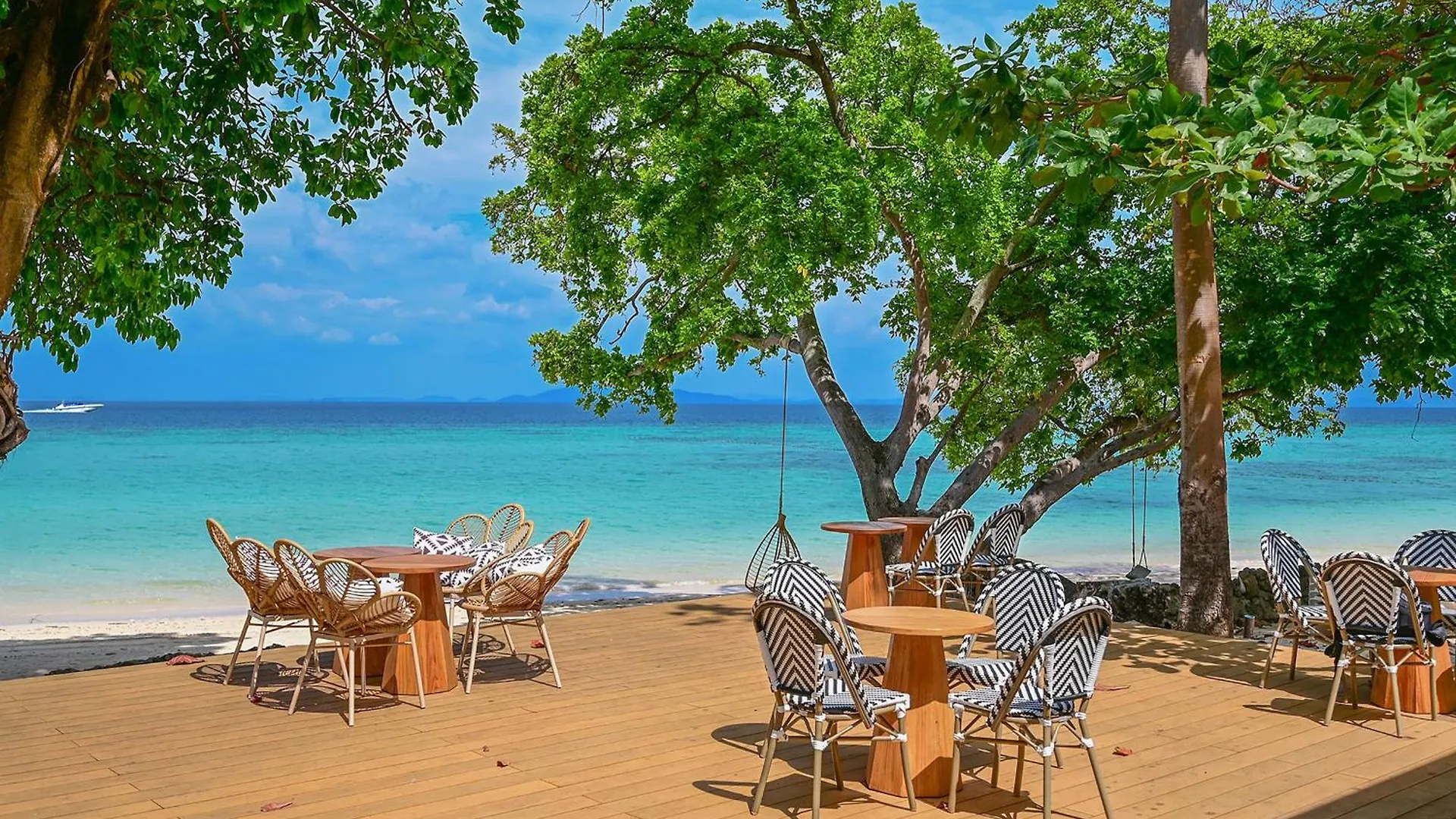 Phi Phi Holiday Resort, Leam Tong Beach Thailand