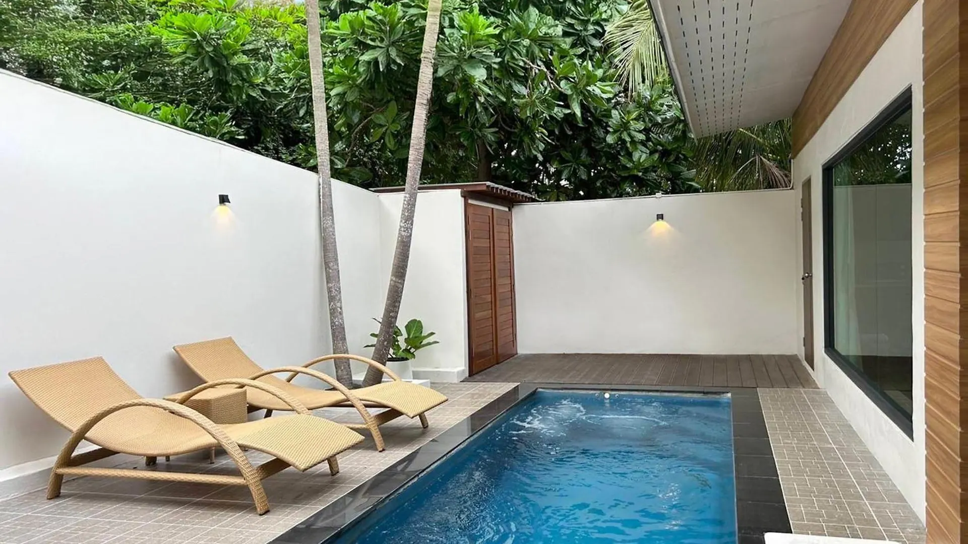 Phi Phi Holiday Resort, Leam Tong Beach Thailand