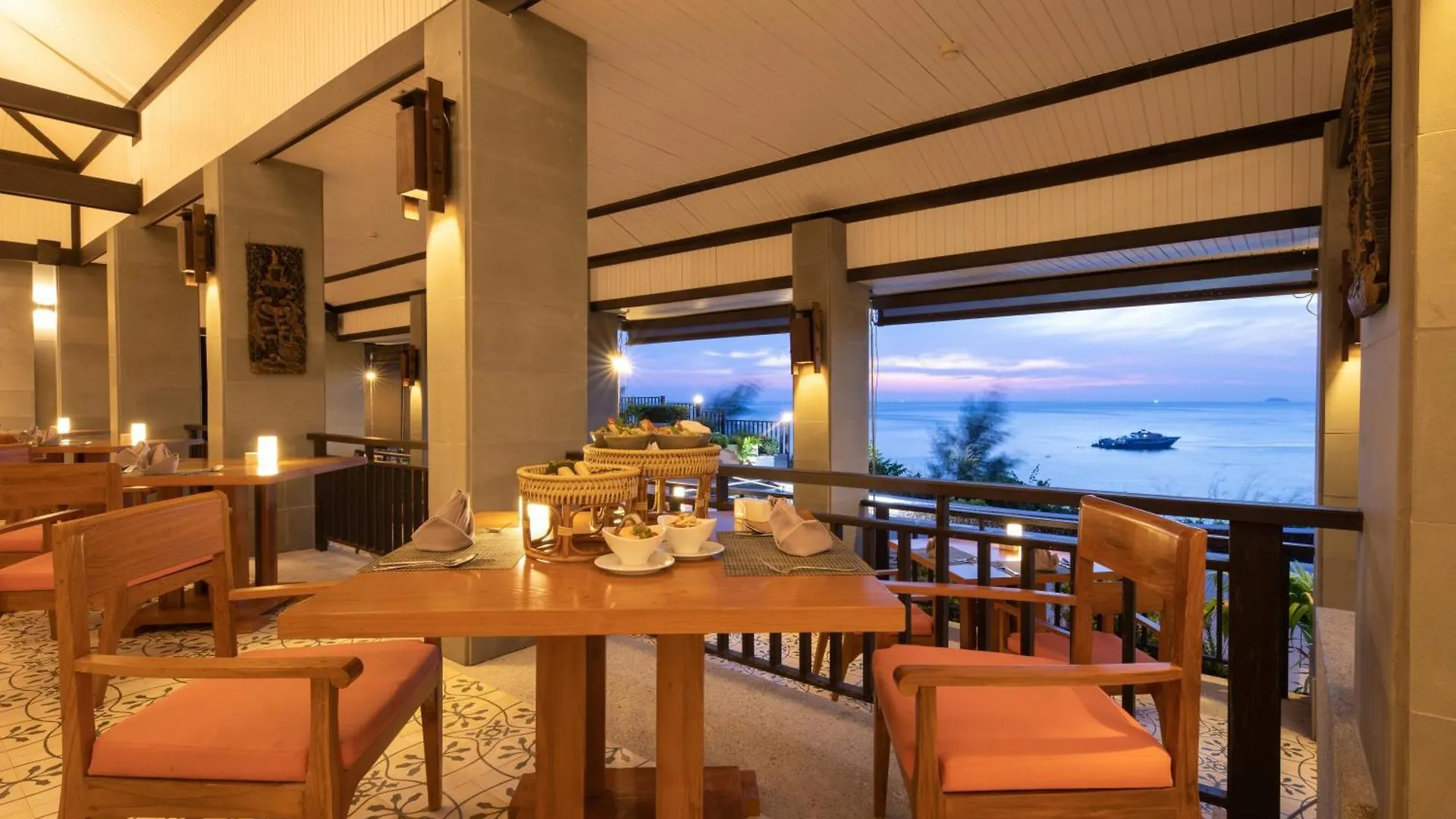 Phi Phi Holiday Resort, Leam Tong Beach