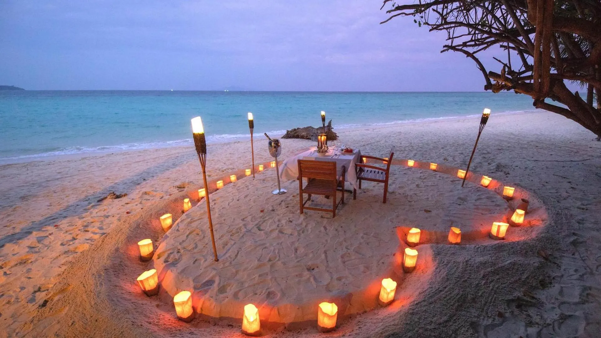 Phi Phi Holiday Resort, Leam Tong Beach Resort