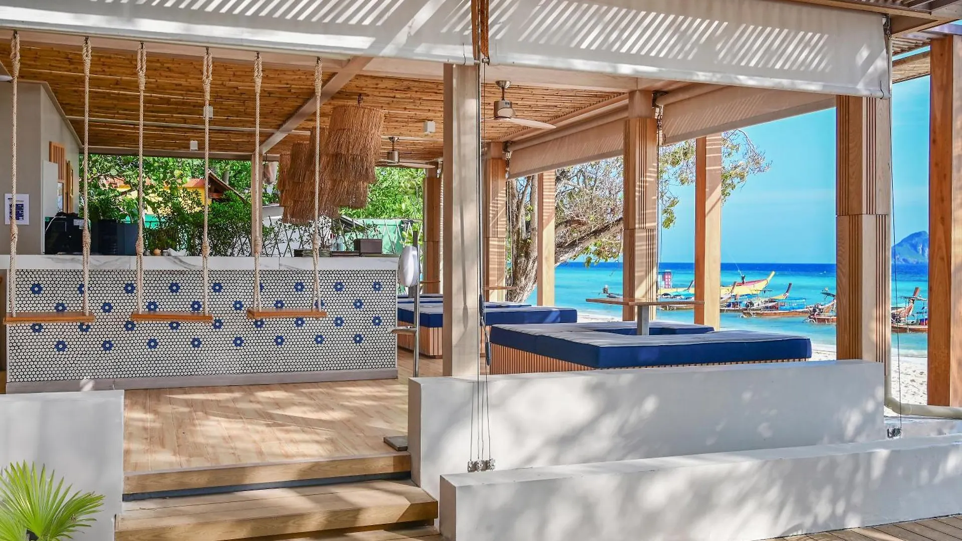 Phi Phi Holiday Resort, Leam Tong Beach